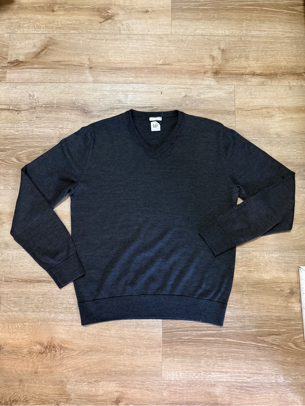 GAP Men's Dark Charcoal V-Neck Sweater